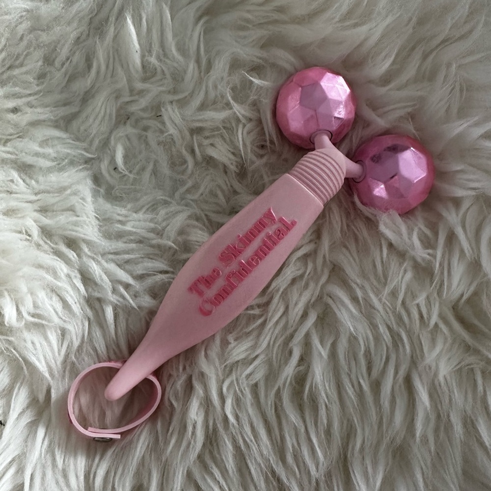 The Skinny Confidential Pink Facial Roller